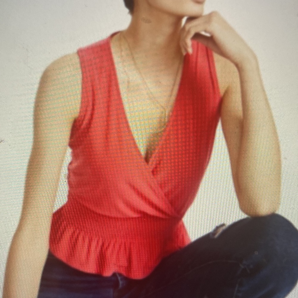 Sleeveless shirt